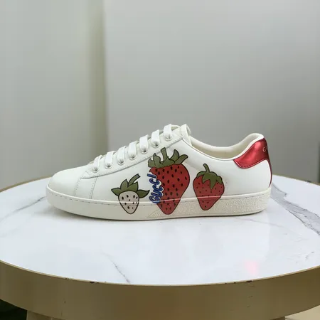 グッチ カジュアルシューズ