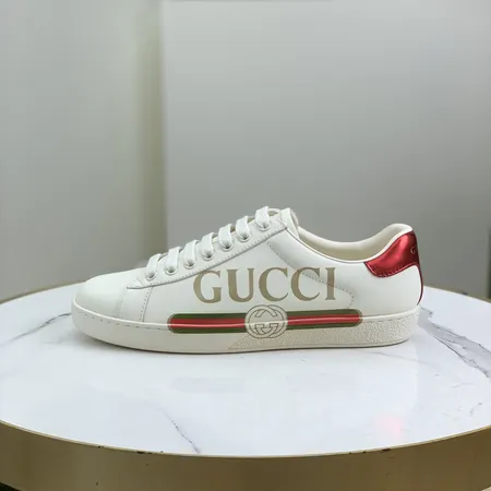 グッチ カジュアルシューズ