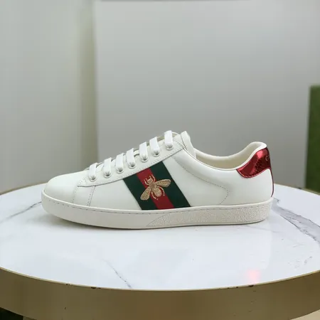 グッチ カジュアルシューズ