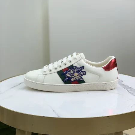 グッチ カジュアルシューズ