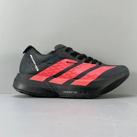 アディダス スニーカー