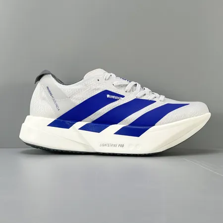 アディダス スニーカー