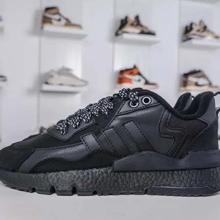 アディダス スニーカー