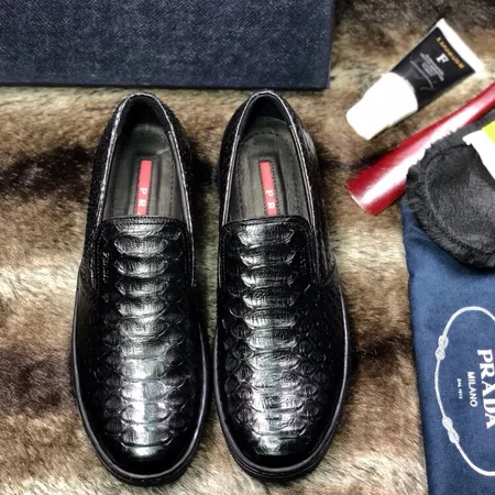 プラダ カジュアルシューズ