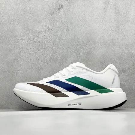 アディダス スニーカー