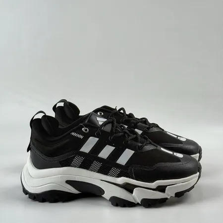 アディダス スニーカー