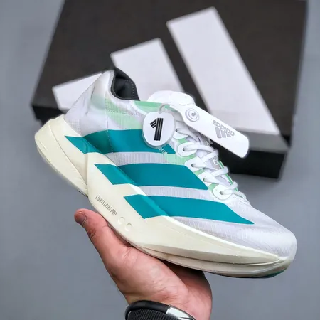 アディダス スニーカー