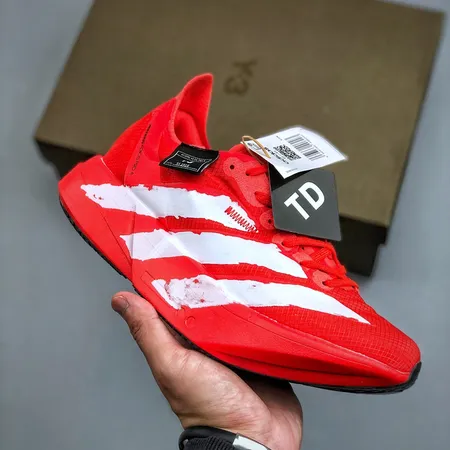 アディダス スニーカー