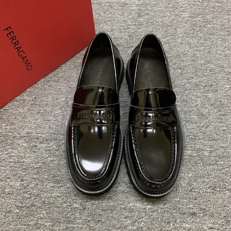 フェラガモ カジュアルシューズ
