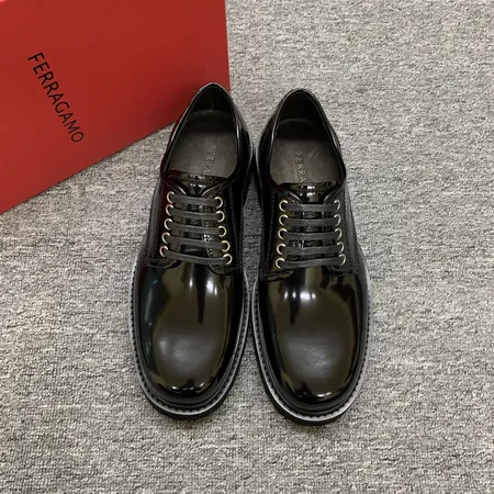 フェラガモ カジュアルシューズ