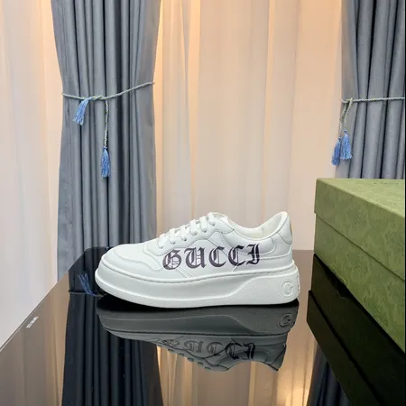グッチ カジュアルシューズ