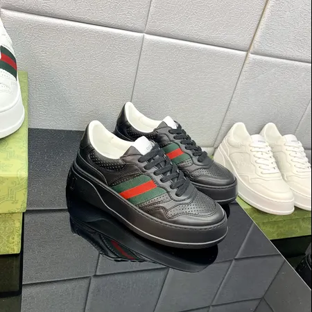 グッチ カジュアルシューズ