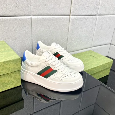 グッチ カジュアルシューズ