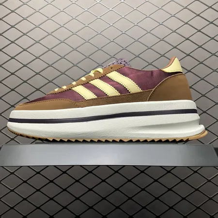 アディダス スニーカー