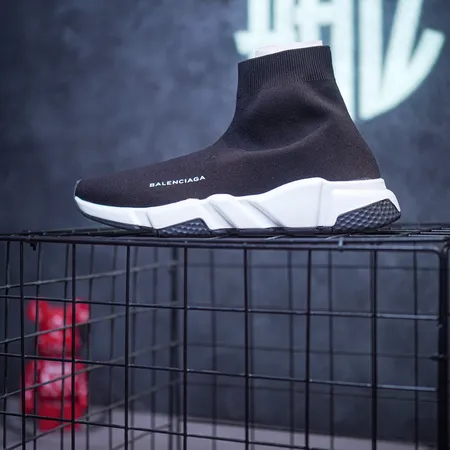 バレンシアガ スニーカー