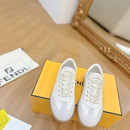 フェンディ カジュアルシューズ