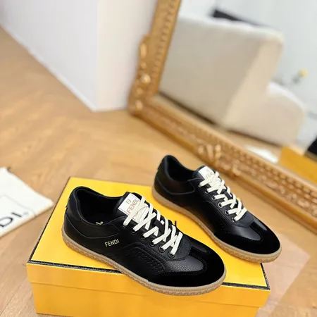 フェンディ カジュアルシューズ