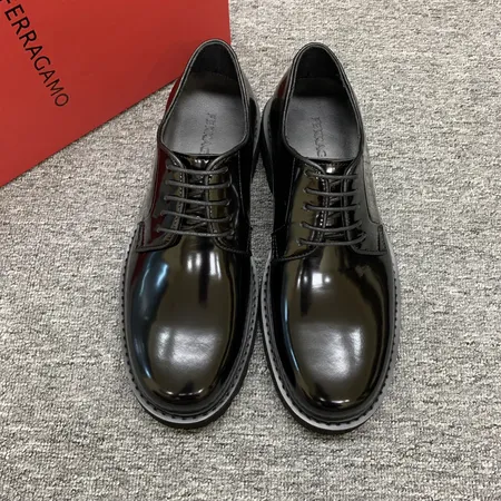 フェラガモ カジュアルシューズ