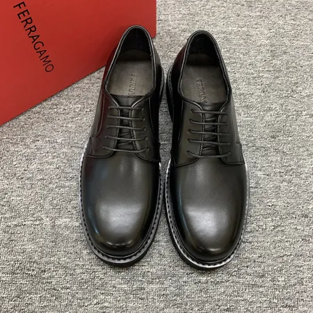 フェラガモ カジュアルシューズ