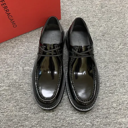 フェラガモ カジュアルシューズ