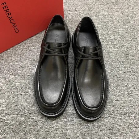 フェラガモ カジュアルシューズ