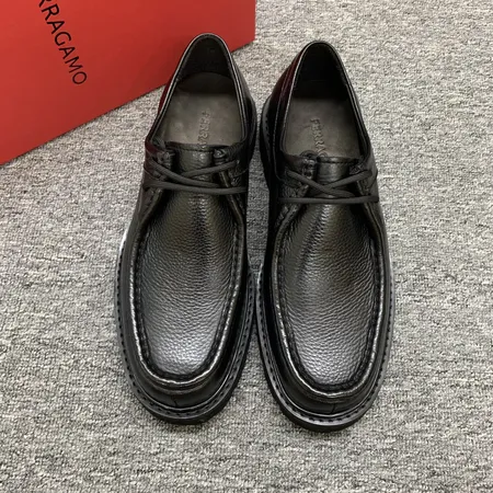 フェラガモ カジュアルシューズ