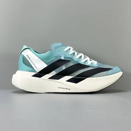 アディダス スニーカー