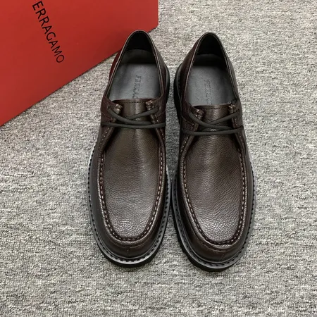 フェラガモ カジュアルシューズ