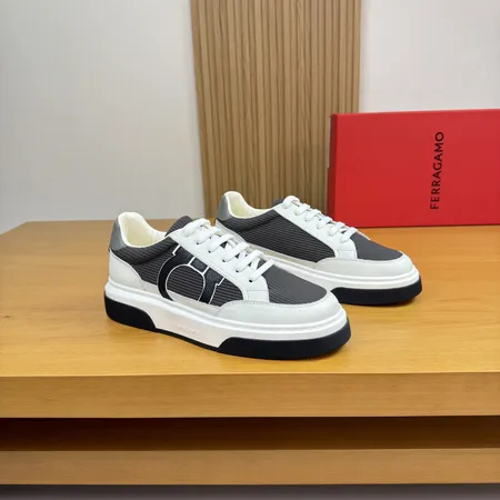 フェラガモ カジュアルシューズ