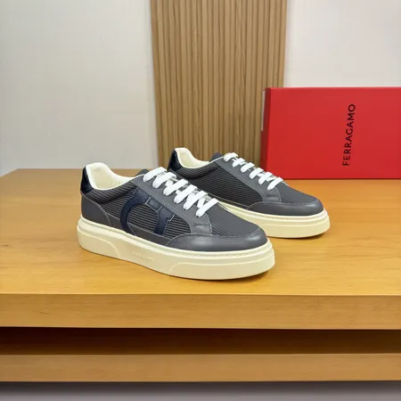 フェラガモ カジュアルシューズ