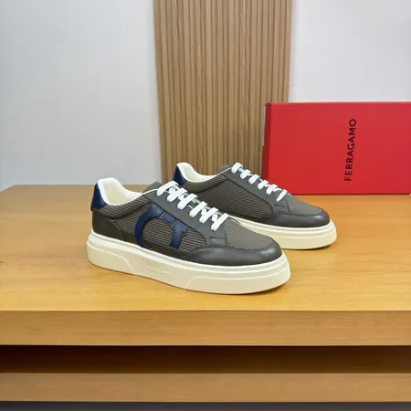 フェラガモ カジュアルシューズ