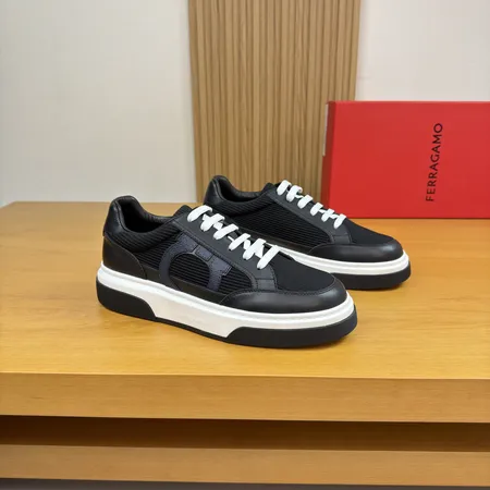 フェラガモ カジュアルシューズ