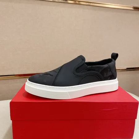 ヴァレンティノ カジュアルシューズ