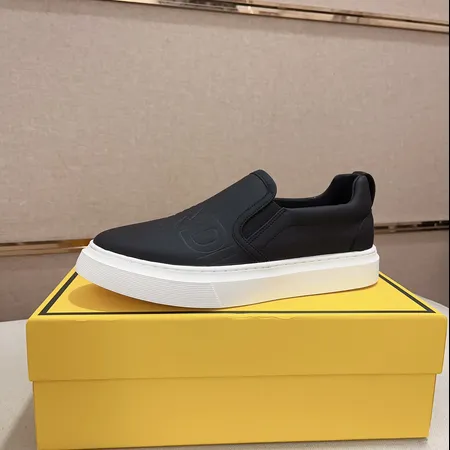 フェンディ カジュアルシューズ