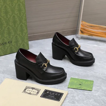 グッチ カジュアルシューズ