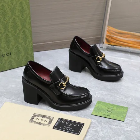 グッチ カジュアルシューズ