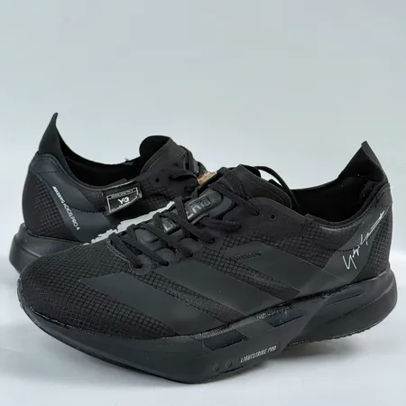 アディダス スニーカー