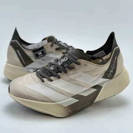 アディダス スニーカー