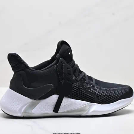 アディダス スニーカー