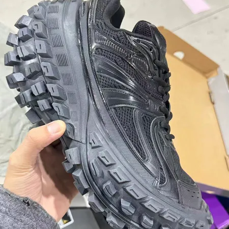 バレンシアガ スニーカー