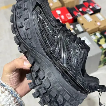 バレンシアガ スニーカー