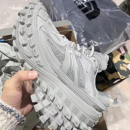 バレンシアガ スニーカー