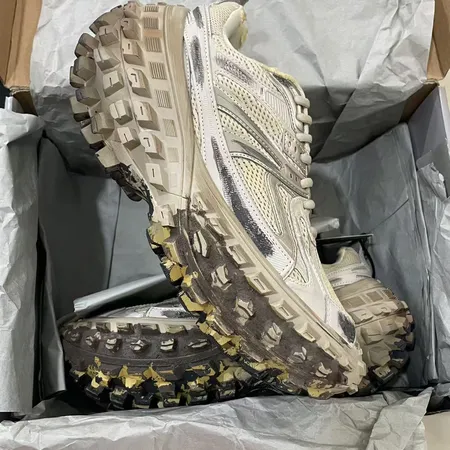 バレンシアガ スニーカー