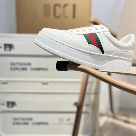 グッチ カジュアルシューズ