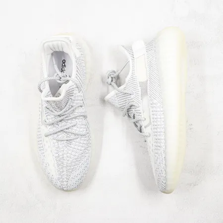 アディダス スニーカー