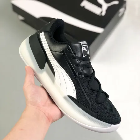 プーマ スニーカー