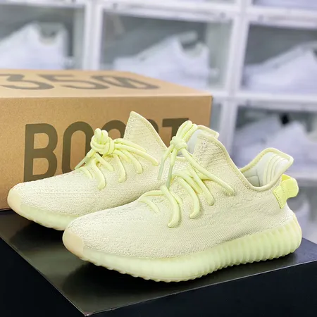 アディダス スニーカー