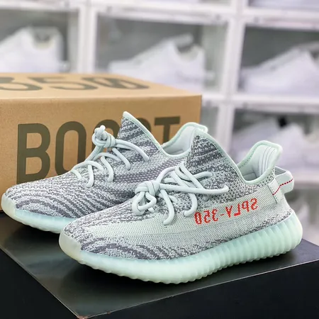 アディダス スニーカー