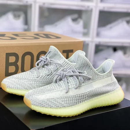 アディダス スニーカー