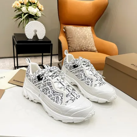 バーバリー ス スニーカー